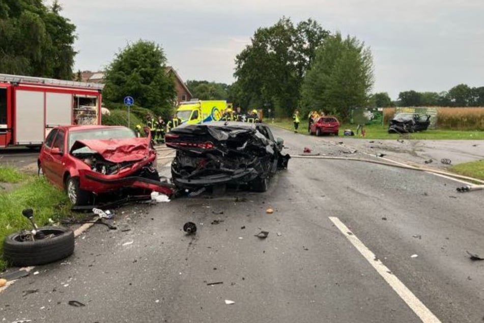 Vier Autos waren in den Unfall am Dienstagmorgen verwickelt.