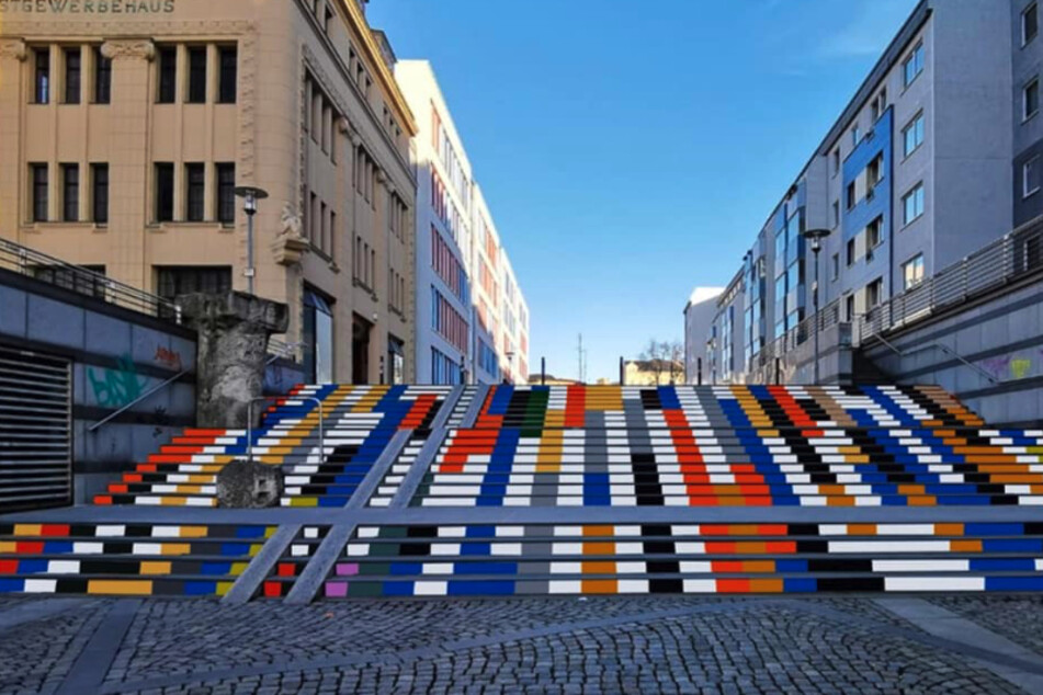 So soll die bunte Treppe zwischen Eins-Zentrale und Technischem Rathaus aussehen.