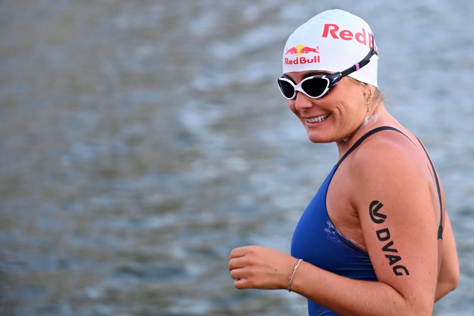 Extremschwimmerin Nathalie Pohl (31) schwimmt von Frankfurt nach Köln.