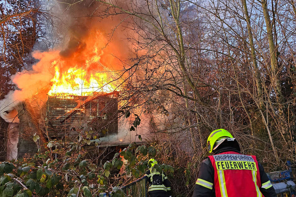 Die Feuerwehr musste am Mittwoch in ein Hausbrand in Reichenhainer Straße ziehen.