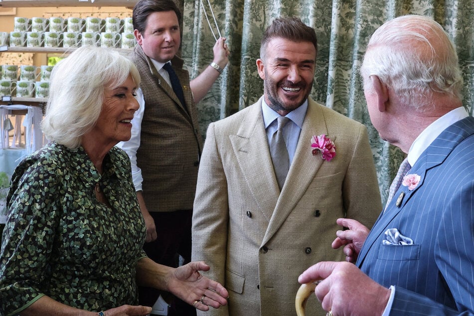 David Beckham (c.) is understood to have been on the verge of receiving a knighthood after helping London win its bid to host the 2012 Olympic Games.