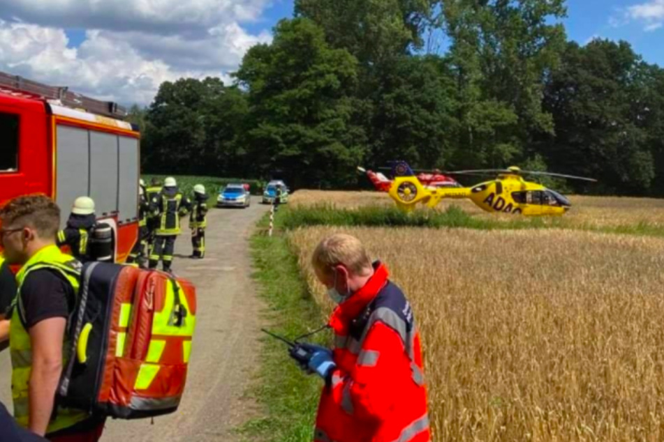 Feuerwehr, Rettungskräfte und auch Polizei sind vor Ort.
