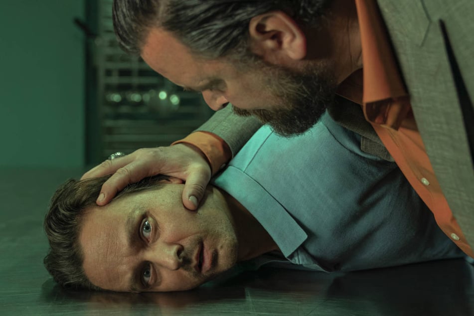 Entspannt bleiben? Fällt Björn Diemel (Tom Schilling, 44, l.) auch diesmal sichtlich schwer.