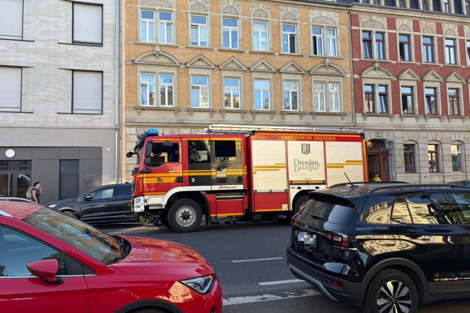 Ein brennender Blumenkasten sorgte für einen größeren Einsatz in Dresden Striesen.