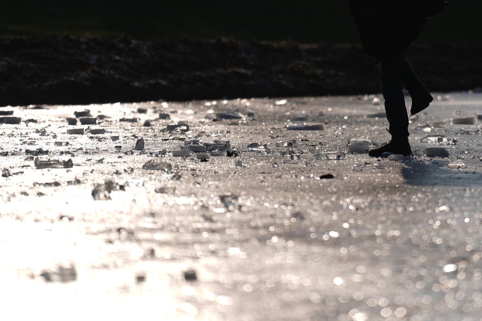 Hamburg: Achtung, Einbruchsgefahr! Umweltbehörde warnt vor Betreten von Eisflächen