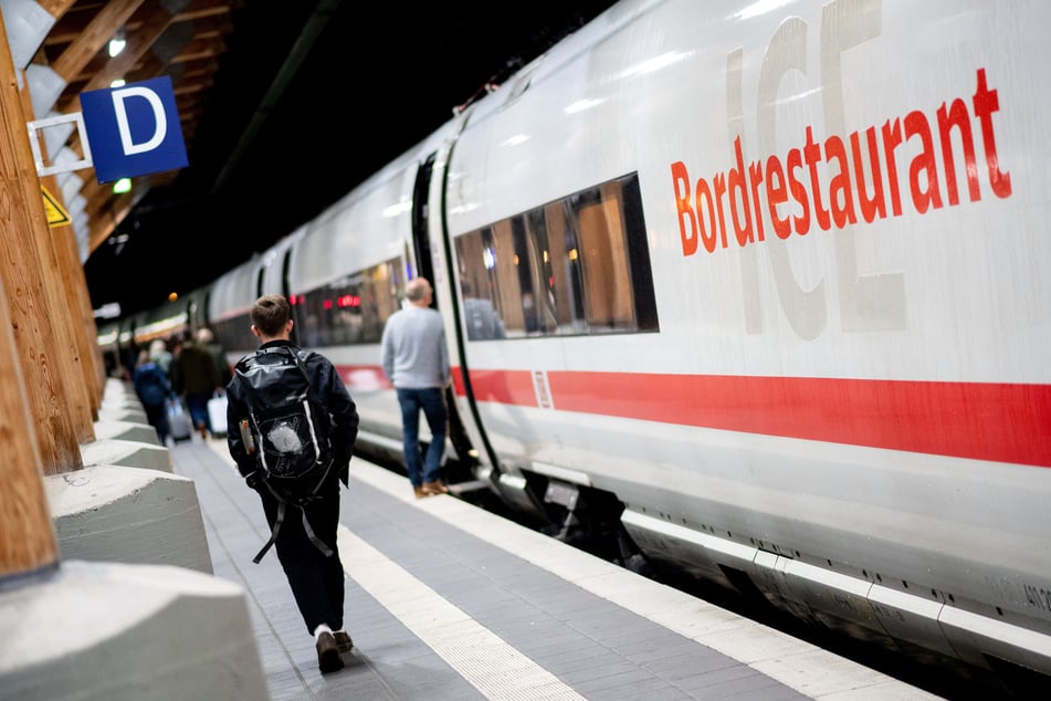 Im Bordrestaurant wirbt die Deutsche Bahn mit "Genuss auf ganzer Strecke".