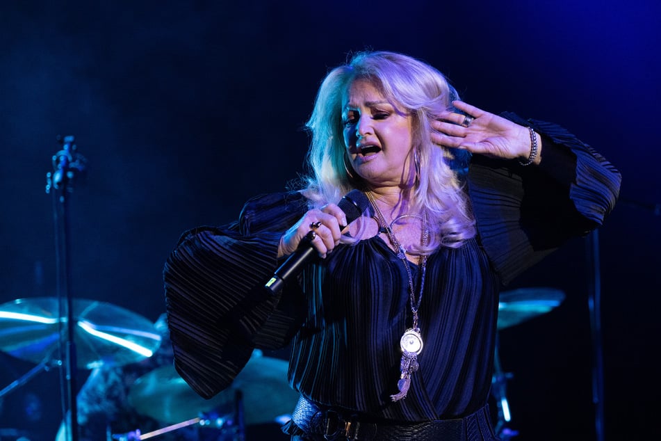 Bonnie Tyler (74) liegt nicht mehr im künstlichen Koma.
