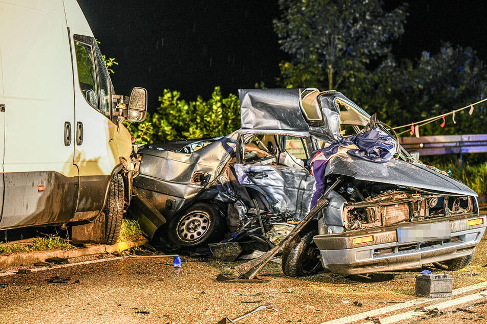 Der 18-jährige Fahrer dieses Oldtimer VWs wurde bei dem Unfall tödlich verletzt.