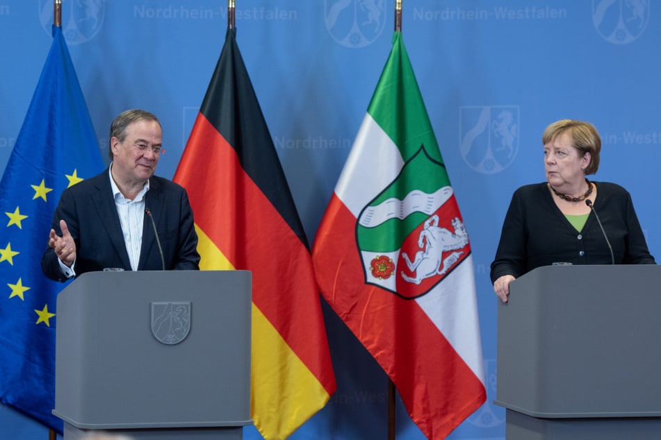 Bei einer gemeinsamen Pressekonferenz mit Angela Merkel (66, CDU) in Hagen (NRW) kam Armin Laschet (60, CDU) noch einmal auf seinen Auftritt in Erfurt zu sprechen.