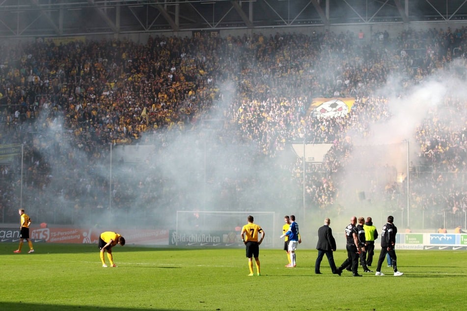 Die Partie gegen Bielefeld stand nach dem 0:2 kurz vor dem Abbruch.