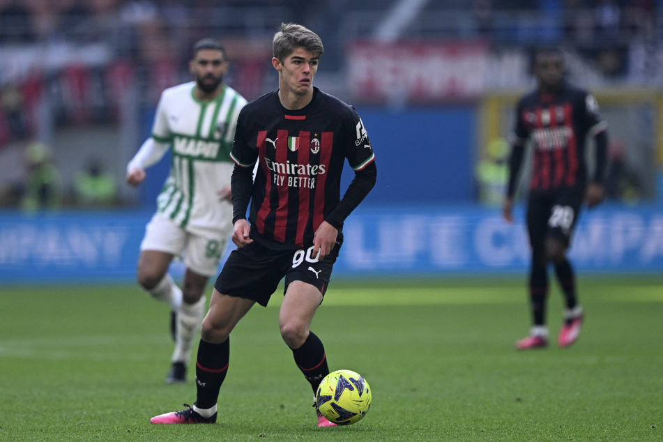 Der Belgier Charles De Ketelaere (22) steht aktuell bei AC Mailand unter Vertrag. Auch ihn soll RB beobachten.
