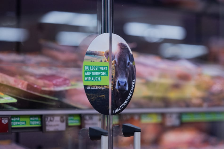 Bis Juli dieses Jahres sollen die Kühltheken von Frischfleisch neu angeordnet werden.