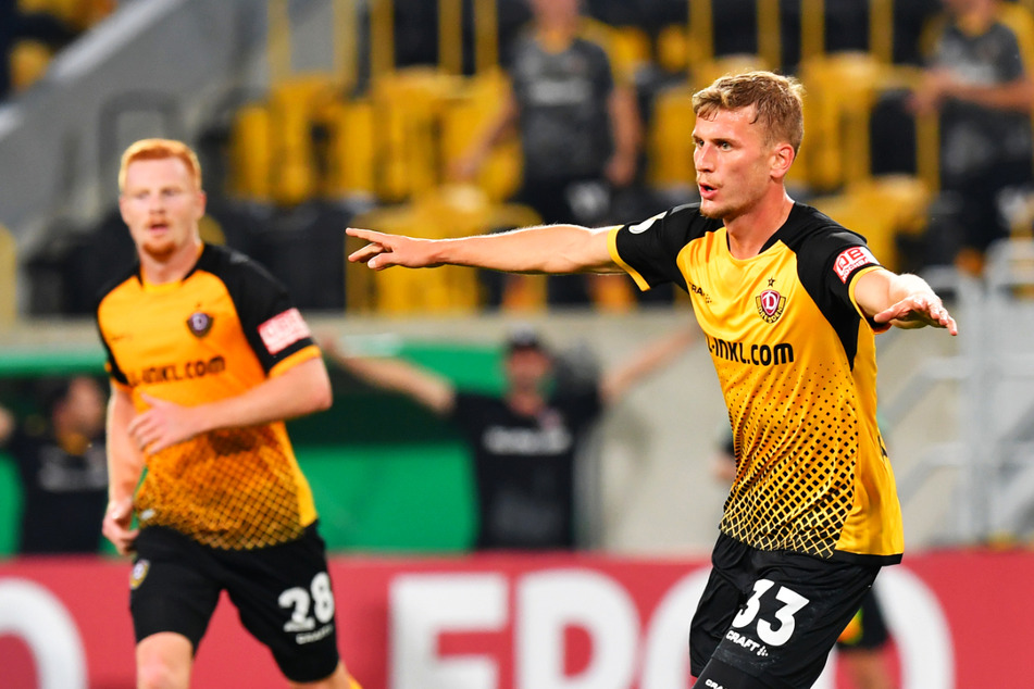 So jubelte Christoph Daferner (23, r.) nach seinem 3:0 gegen den HSV. Mit zwei Liga-Toren ist Dynamos Stoßstürmer glänzend in die Saison gestartet. Am heutigen Sonntag kann es gerne so weitergehen.
