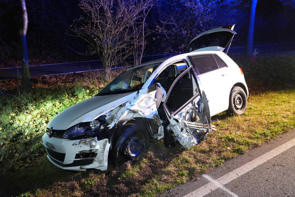 Der Verursacher setzte sich mit 1,84 Promille hinter das Steuer dieses VW Golf.