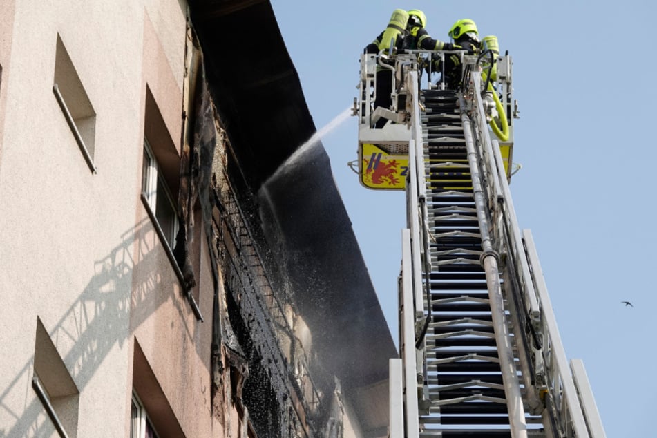 Ein Übergreifen der Flammen auf das Dach konnte verhindert werden.