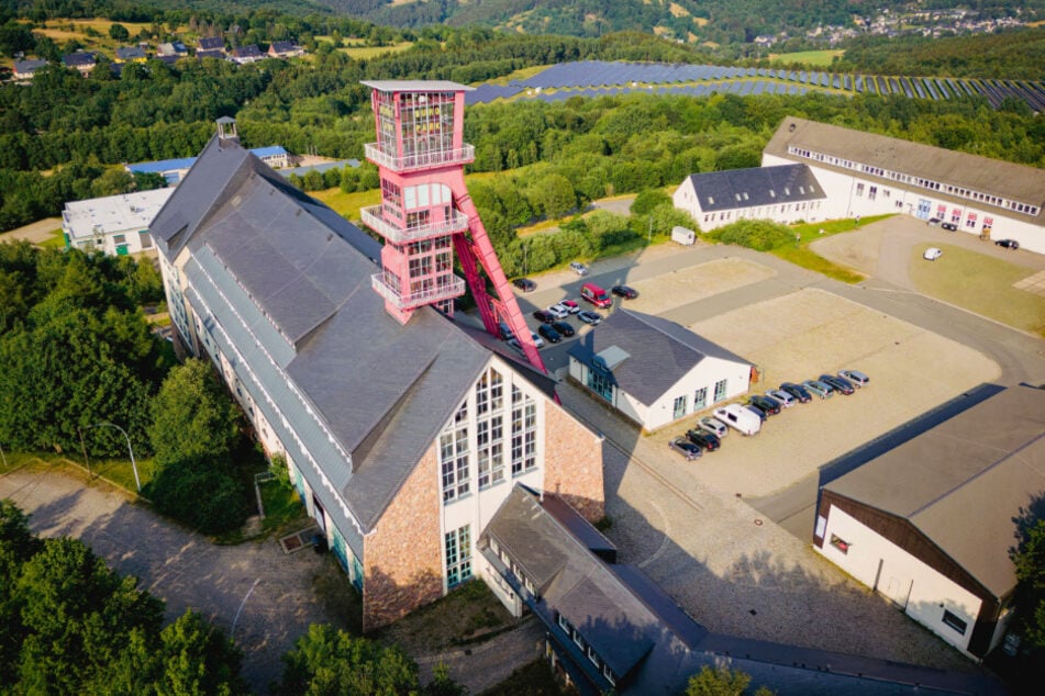 Der Bergbau im Erzgebirge ist Jahrhunderte alt. Im Foto ein Fördergerüst in Krupka (Graupen). Dort wurden im Mittelalter einige der ersten Erzfunde gemacht.