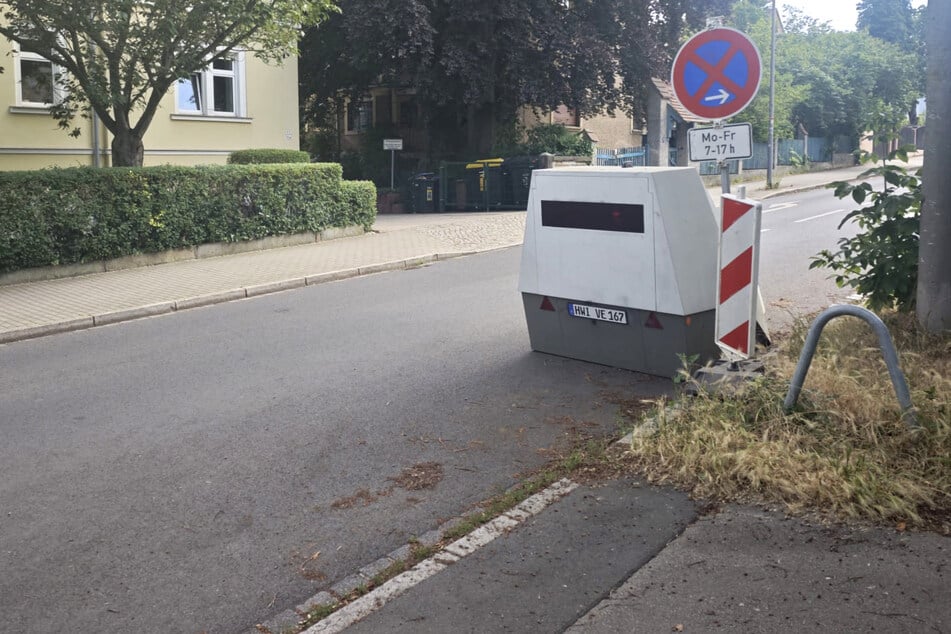 Ein Dresdner Superblitzer steht derzeit auf der Heinrich-Zille-Straße in Strehlen.