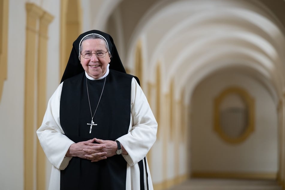 Der Friedensengel von Ostritz: Mutter Petra Articus (78) hat als neue Äbtissin das Kloster St. Marienthal wieder in ruhige Fahrwasser geführt.