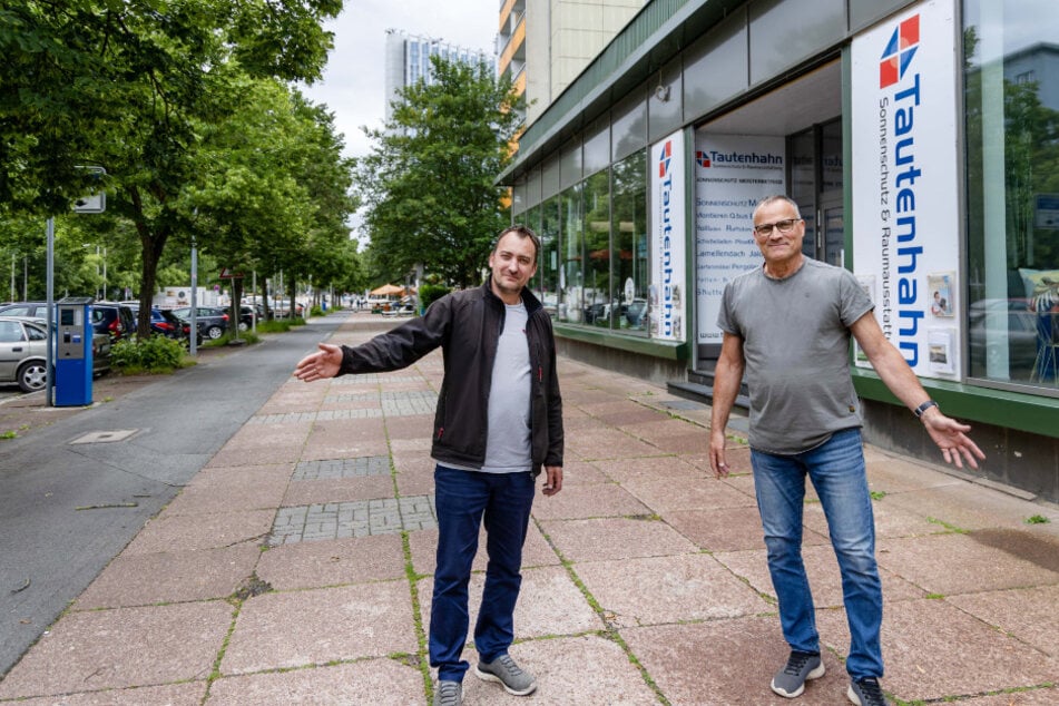 "Um die Fuß- und Radwege auf der Brückenstraße kümmert sich schon heute niemand", kritisieren David (42) und Christian Tautenhahn (65).