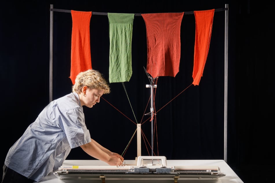 Francis Enie Trogemann (KISD) sicherte sich mit dem Projekt "Von Masche zu Masche" den Sieg und ein Preisgeld in Höhe von 13.000 Euro.