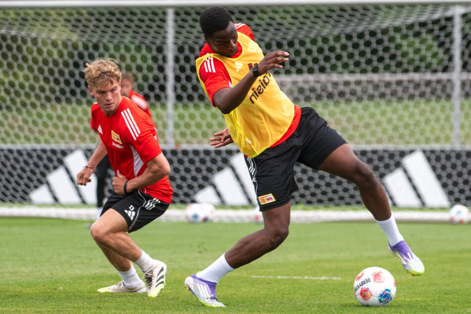 Im Training klappt es mit dem Tore schießen bei Ilyas Ansah (20, r.) und Co. schon ganz gut, aber jetzt muss auch endlich im Spiel der Knoten platzen.