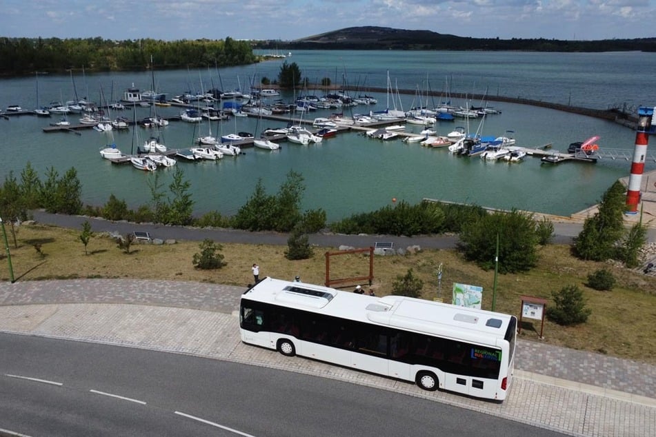 Ab dem 1. Mai bedient die Buslinie 141 wieder regelmäßig Haltestellen am Markkleeberger und Störmthaler See. (Archivfoto)