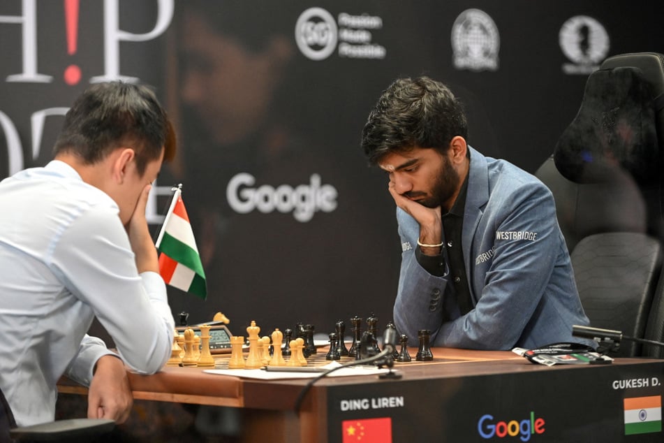 Dommaraju Gukesh (18, r.) ist neuer Schach-Weltmeister.