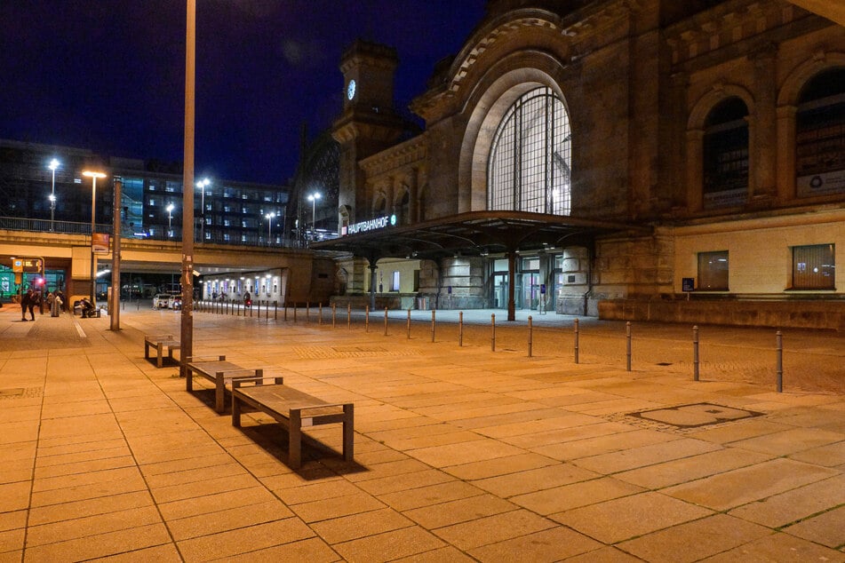 Am Dresdner Hauptbahnhof ging es kurz nach Mitternacht zur Sache. (Archivfoto)