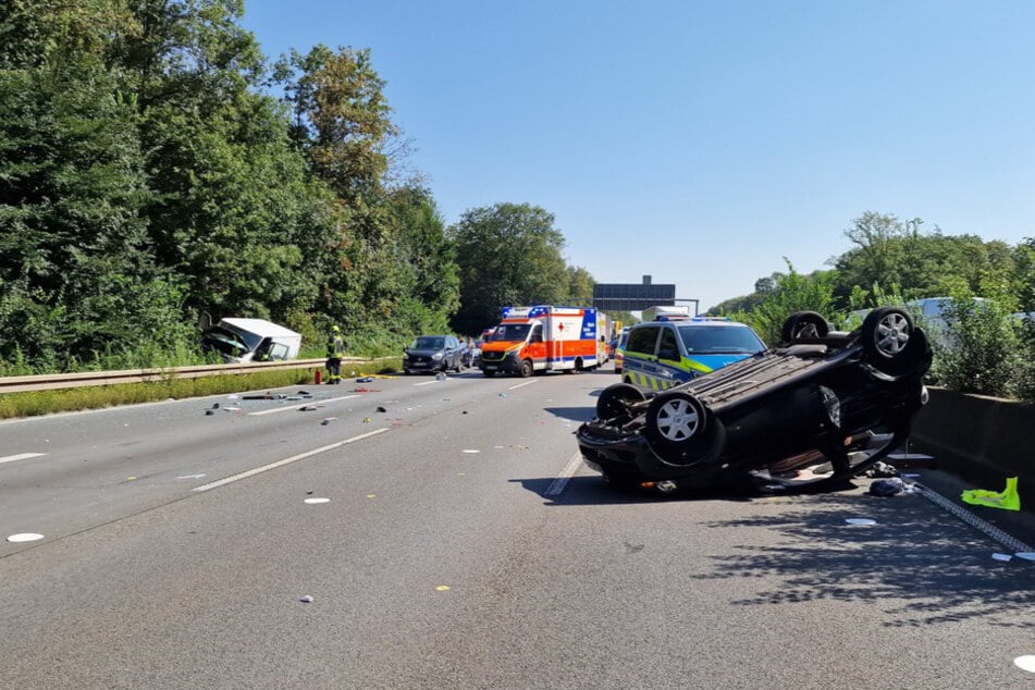 Unfall A57: Nach Unfall auf A57: Vollsperrung Richtung Krefeld wieder aufgehoben