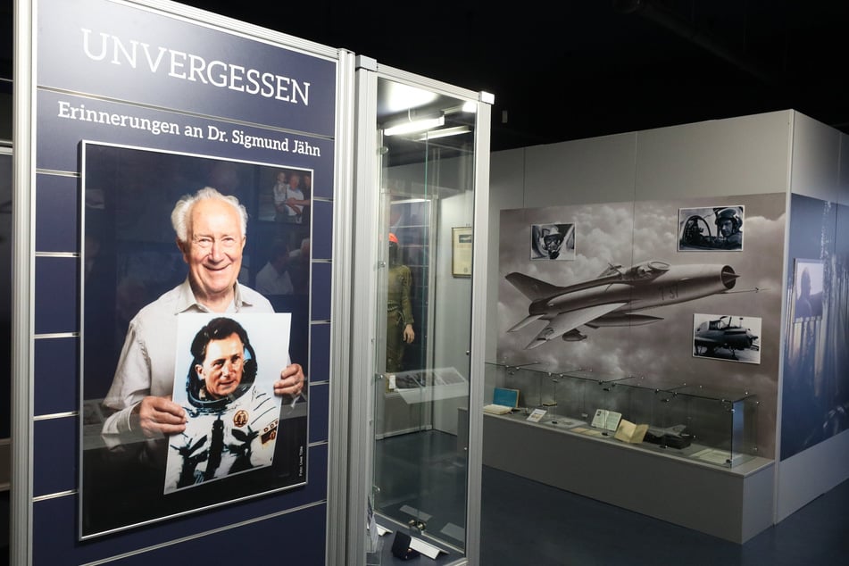 Ein Teil der Ausstellung ist dem ersten deutschen Kosmonauten Sigmund Jähn gewidmet, aufgenommen in der Ausstellungshalle der Deutschen Raumfahrtausstellung. Diese soll mit einem Neubau erweitert werden.