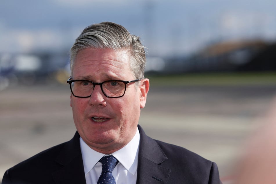 Der britische Premierminister Keir Starmer (63) ist frühzeitig von einem Termin aus Dänemark aufgebrochen und hat versichert, dass die Sicherheitsmaßnahmen vor Synagogen im ganzen Land verschärft werden.