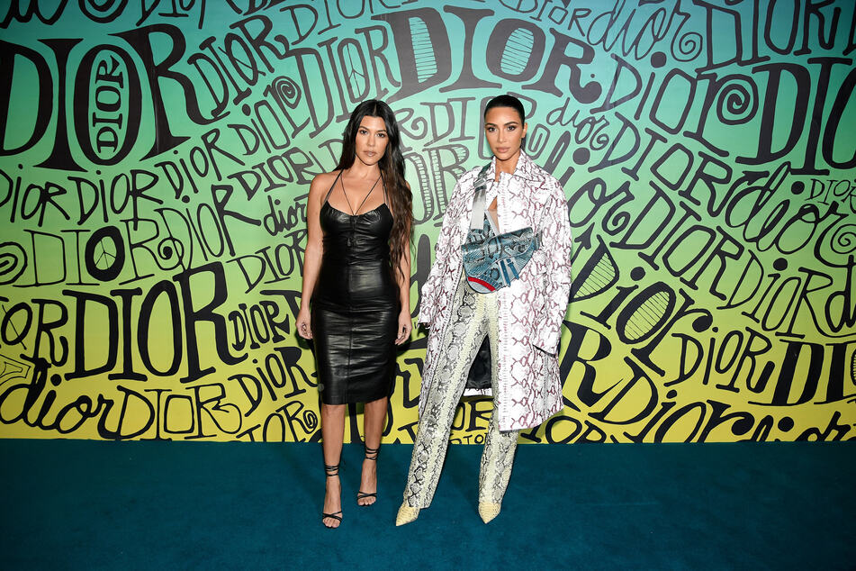 Zuletzt gab es einen heftigen Streit zwischen Kourtney Kardashian (44, l.) und ihrer Schwester Kim Kardashian (43).