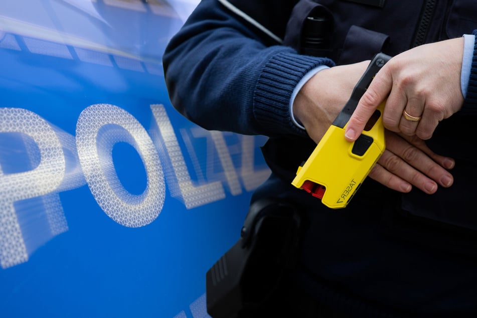 Ein pöbelnder Mann sorgte am Sonntagmorgen für mehrere Schäden in der Magdeburger Innenstadt. (Symbolbild)