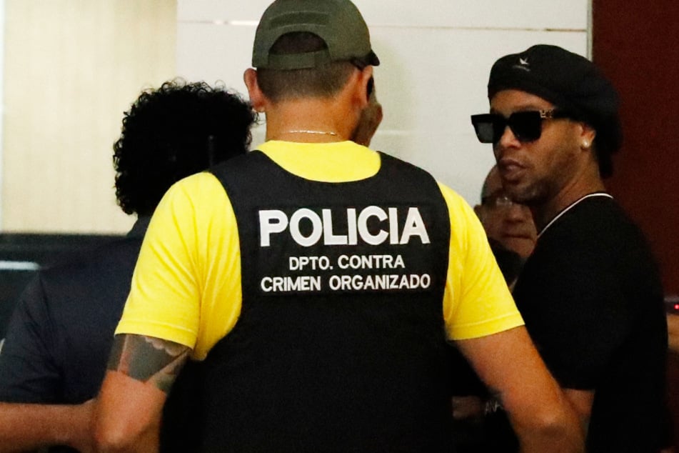 Ronaldinho äußert sich erstmals zur Pass-Affäre, die ihn in den Knast brachte!