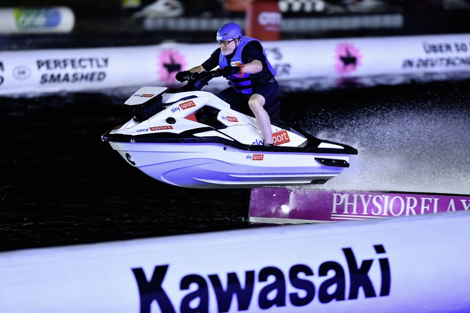 "König Lustig" machte am Samstagabend eine gute Figur auf dem Jetski.