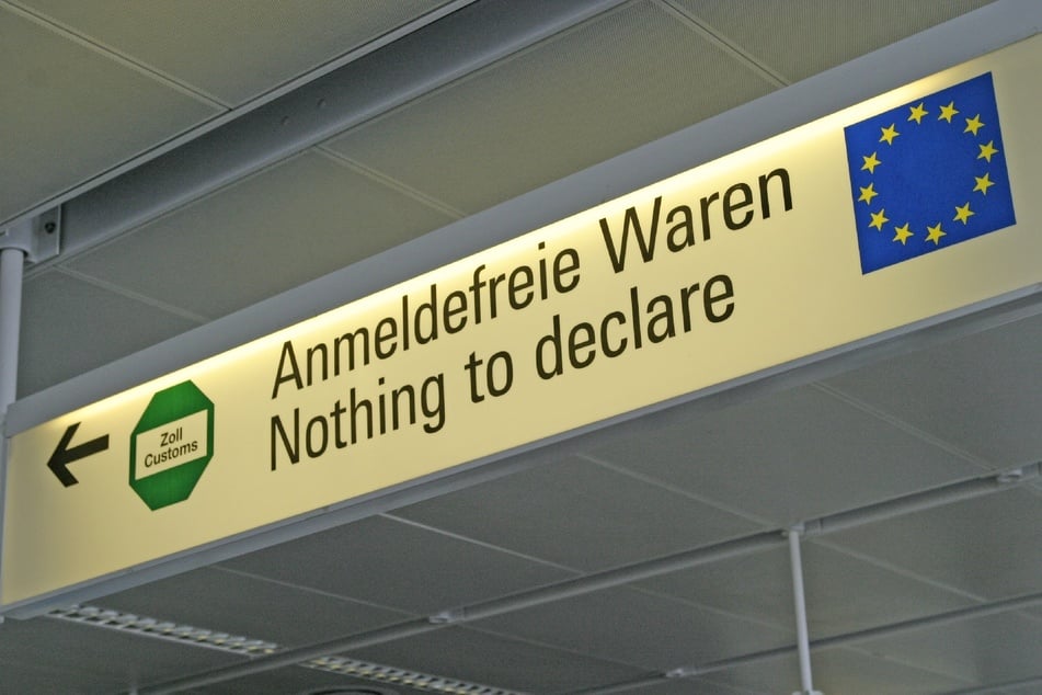Durch diesen Ausgang wollte das Mutter-Tochter-Gespann fälschlicherweise den Flughafen verlassen.