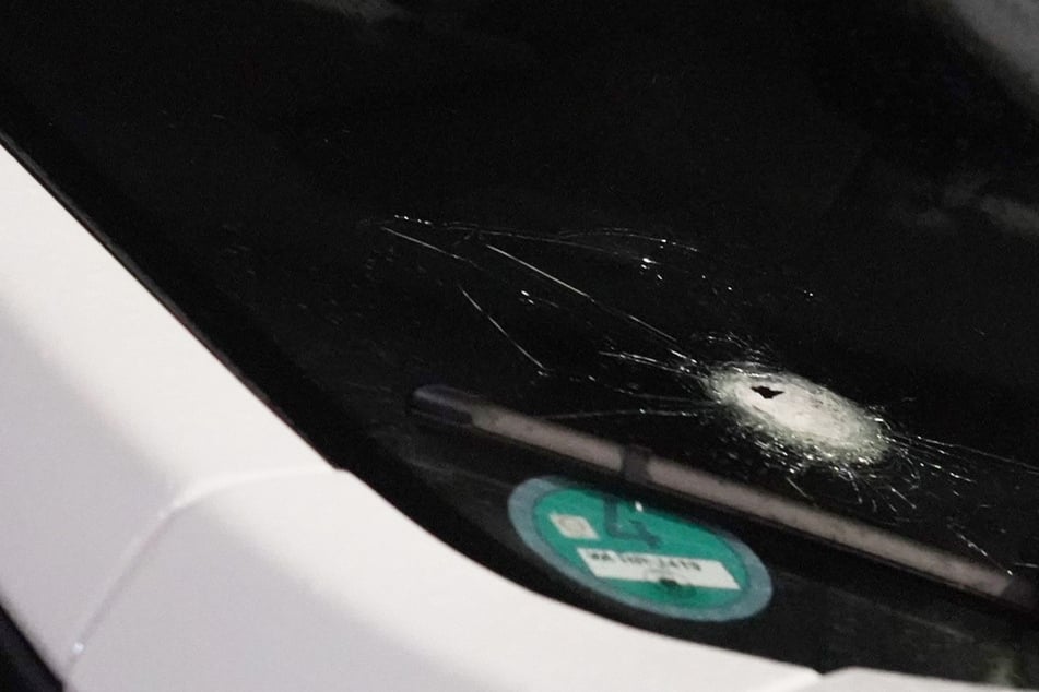 Drive-By auf Parkplatz: Mann nach Kopfschuss im Krankenhaus
