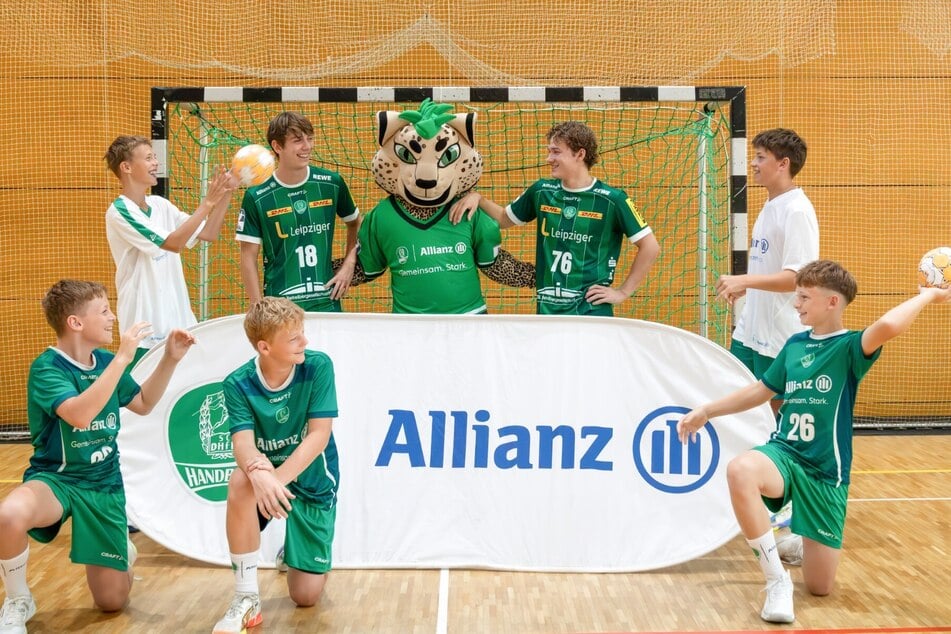Am Vormittag hatten die Sachsen bekanntgegeben, dass die Allianz den Leipzigern auch in der 2. Liga als Sponsor erhalten bleibt.