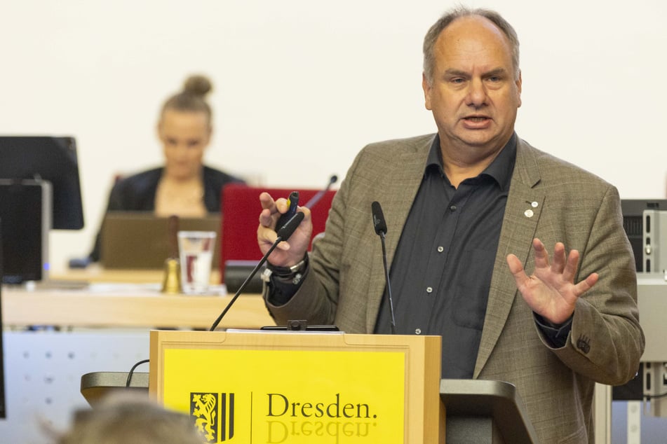 OB Dirk Hilbert (54, FDP) muss Sparmaßnahmen durchsetzen.