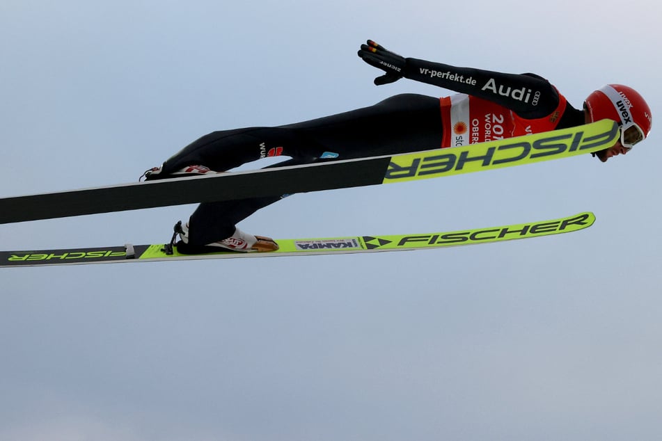 Markus Eisenbichler schwebt durch die Läufte. Deutschland verwies im Teamwettbewerb Österreich und Polen auf die Plätze.