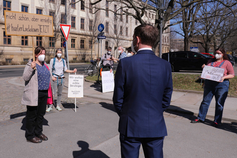 Die Demonstranten plädierten für einen harten Lockdown zur Eindämmung der Corona-Pandemie.