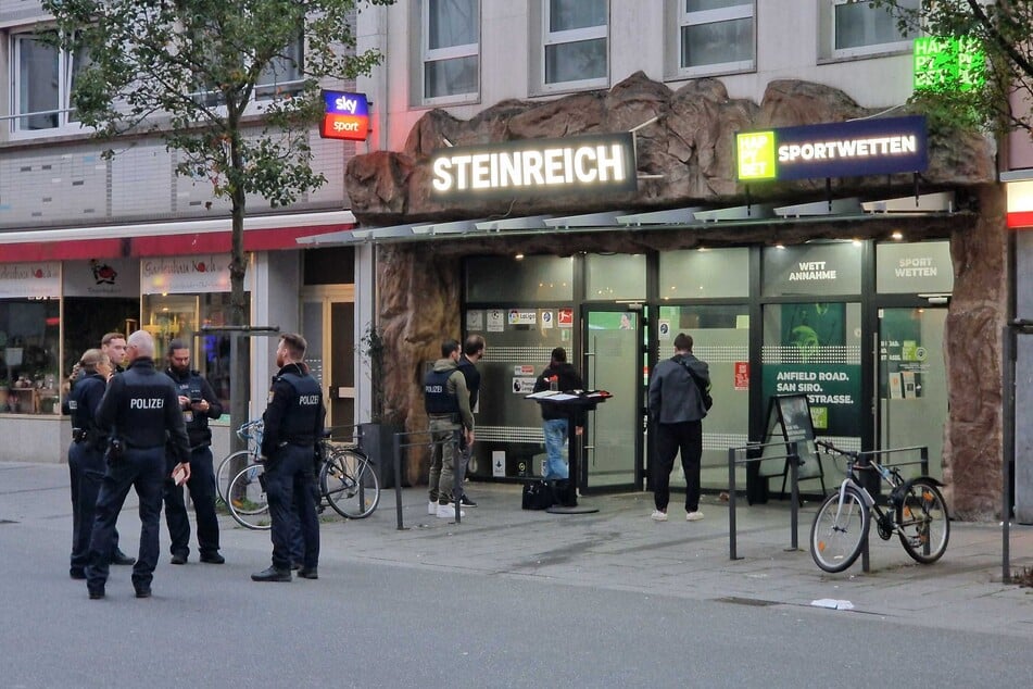 Die Schüsse sollen vor einem Sportwettenbüro in der Innenstadt gefallen sein