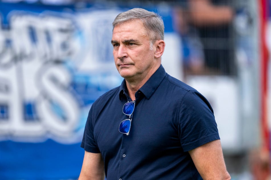 HSV-Sportvorstand Stefan Kuntz (62) soll nach der fünften Testspielpleite in Folge noch im Kabinentrakt seinen Frust zum Ausdruck gebracht haben. (Archivfoto)