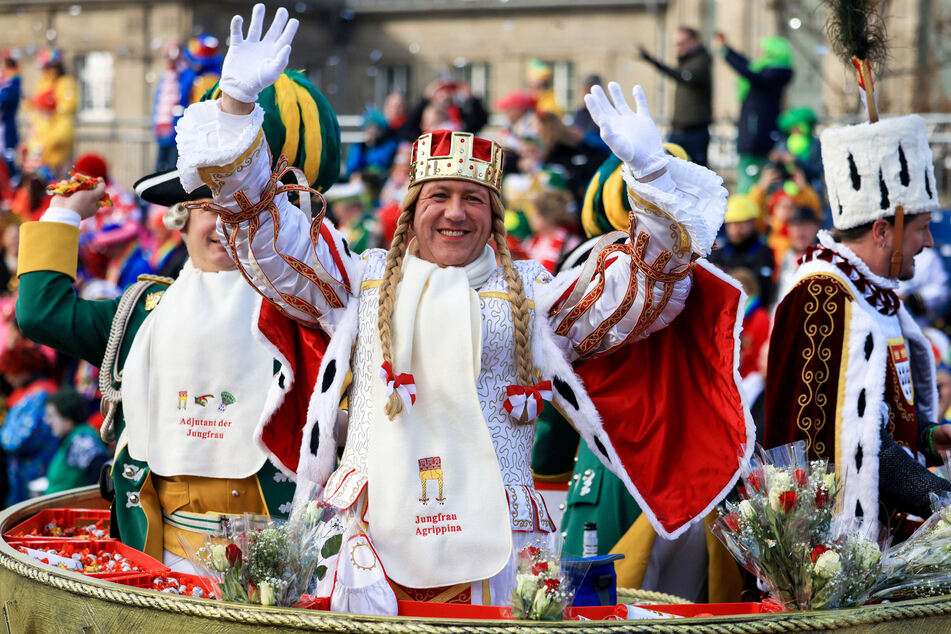 Auch beim Kölner Dreigestirn war die Stimmung am Rosenmontag blendend.