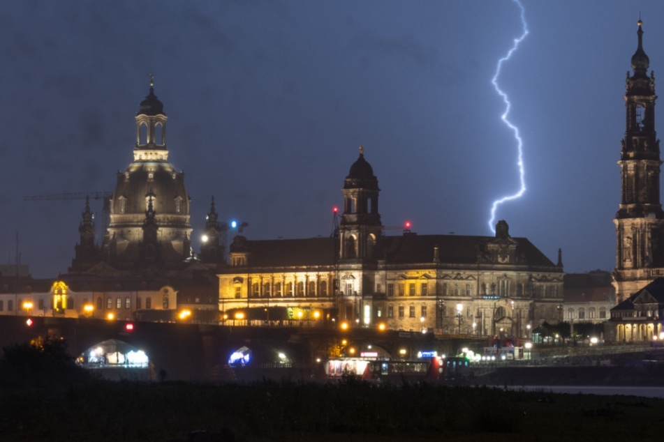 Wetter in Sachsen: Temperaturen gehen rauf, doch es kracht auch ordentlich!