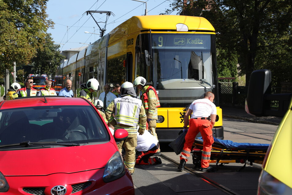 Bei einem Zusammenstoß mit einer Straßenbahn wurde eine schwangere Frau verletzt.