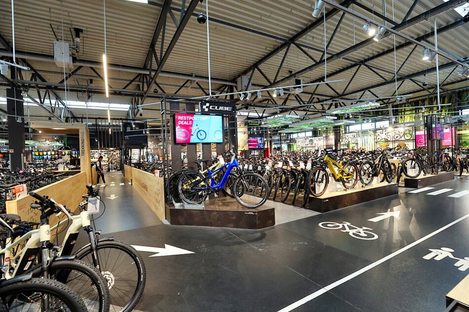 Spart bis zu 3.000 Euro mit den Restposten-Deals bei Fahrrad XXL.