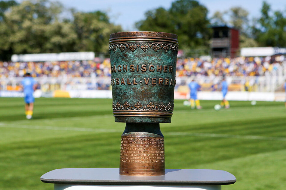 Am 25. Mai wird der Pokal an den Sieger der Saison 2023/24 übergeben.