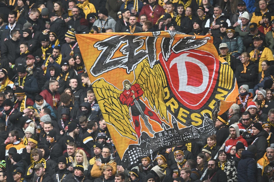 Die Dynamo-Ultras forderten das Präsidium auf, eine Außerordentliche Mitgliederversammlung (AOMV) zum Thema "Kompletter Rückkauf des Fanshops" einzuberufen.