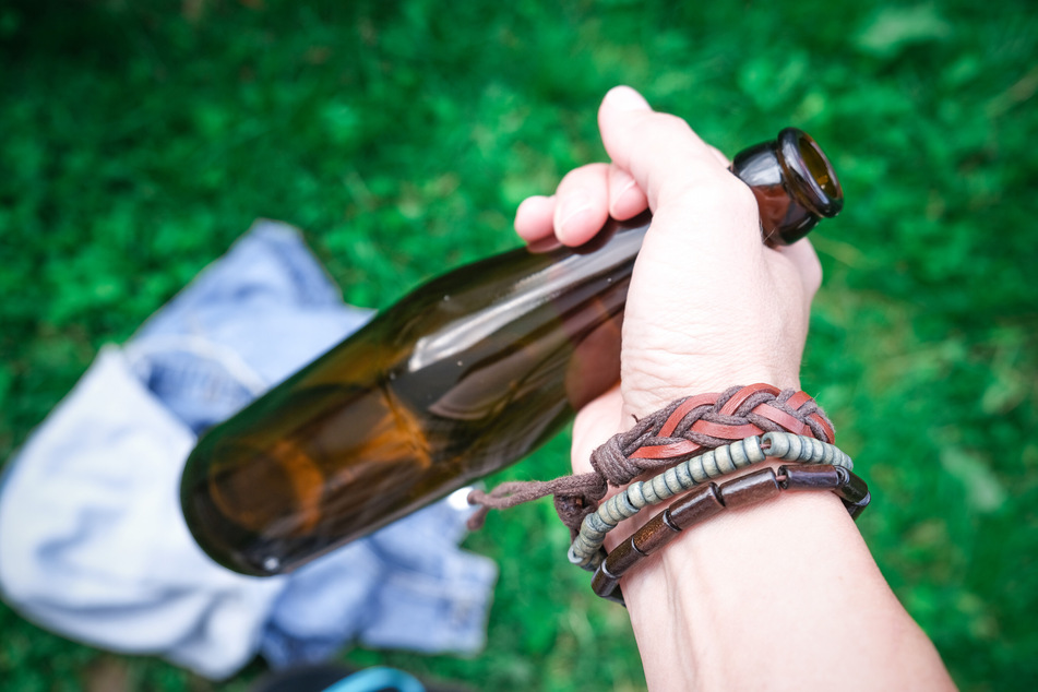 Ein 23-Jähriger musste nach versuchten Diebstahl einer Bierflasche in die JVA. (Symbolbild)
